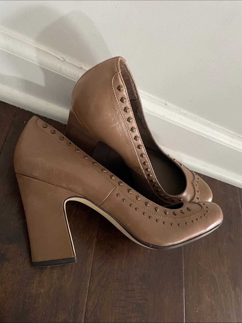 B Makowsky Block Heel Brogue Pumps Size 7.5 Sage Retro Light Academia Workwear